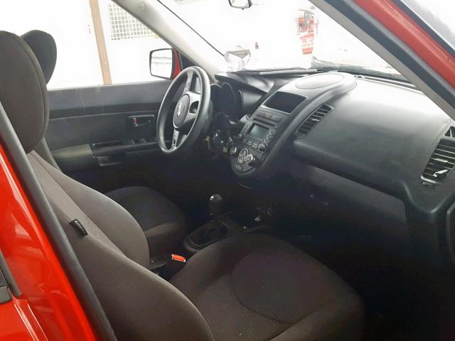 KNDJT2A52D7488379 - 2013 KIA SOUL RED photo 5