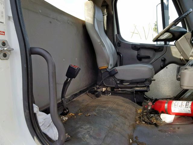 1FVACVDU7ADAS9969 - 2010 FREIGHTLINER M2 106 MED WHITE photo 6