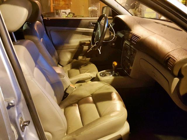 WVWYH63B73E156068 - 2003 VOLKSWAGEN PASSAT GLX 银色 照片 5