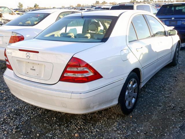 WDBRF61J95F607940 - 2005 MERCEDES-BENZ C 240 WHITE photo 4