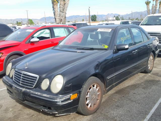 WDBJF65J0YB021856 - 2000 MERCEDES-BENZ E 320 BLACK photo 2