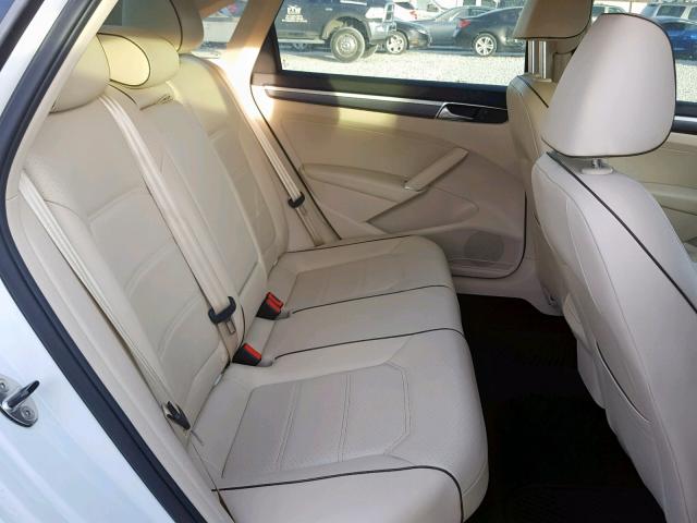 1VWDT7A34HC058372 - 2017 VOLKSWAGEN PASSAT R-L WHITE photo 6