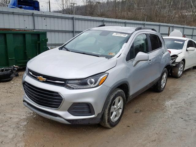 KL7CJPSB6HB240121 - 2017 CHEVROLET TRAX 1LT SILVER photo 2