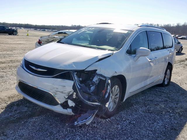 2C4RC1BG1JR131833 - 2018 CHRYSLER PACIFICA T WHITE photo 2