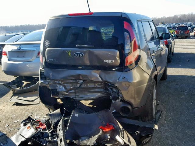 KNDJN2A20G7306635 - 2016 KIA SOUL GRAY photo 4