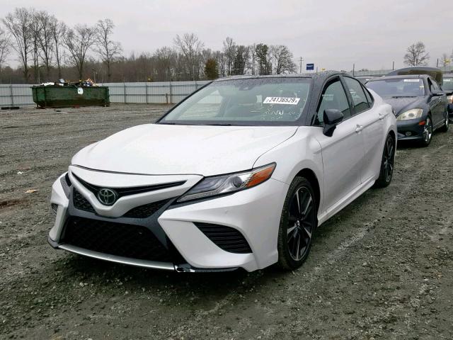 4T1B61HK1JU103887 - 2018 TOYOTA CAMRY XSE WHITE photo 2