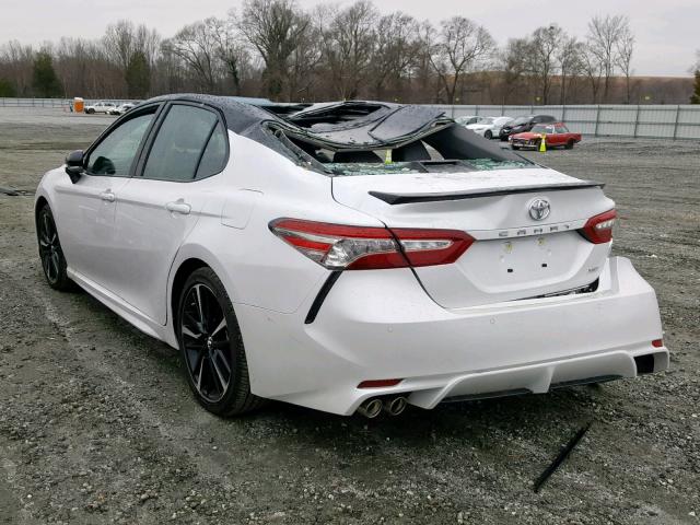 4T1B61HK1JU103887 - 2018 TOYOTA CAMRY XSE WHITE photo 3