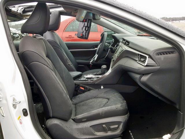 4T1B61HK1JU103887 - 2018 TOYOTA CAMRY XSE WHITE photo 5