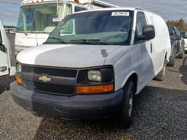 1GCFG15XX81124865 - 2008 CHEVROLET EXPRESS G1 WHITE photo 2