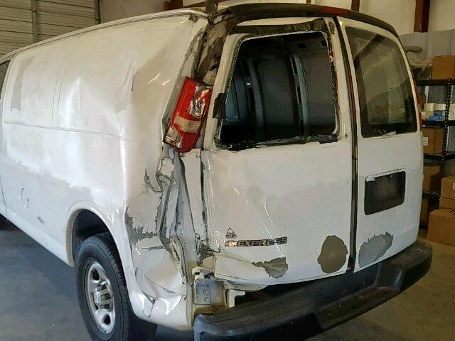 1GCFG15XX81124865 - 2008 CHEVROLET EXPRESS G1 WHITE photo 9