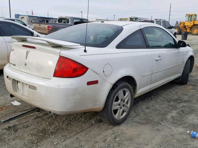 1G2AL18F887108545 - 2008 PONTIAC G5 WHITE photo 4