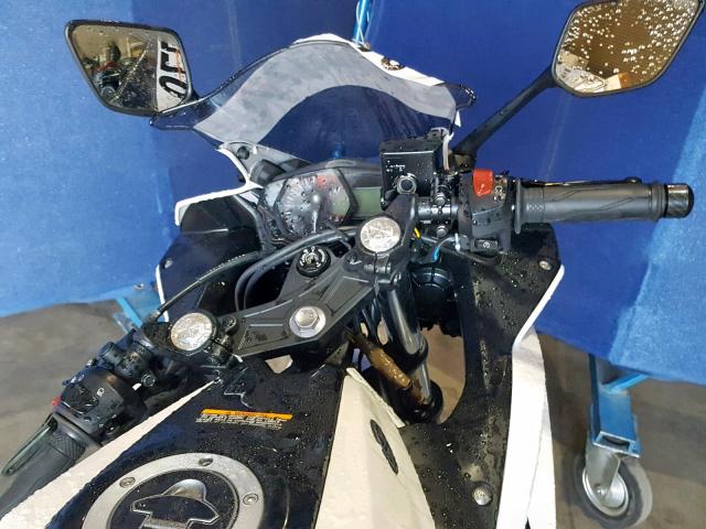 MH3RH15Y1HK002328 - 2017 YAMAHA YZFR3 A WHITE photo 5