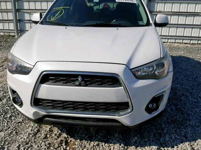 4A4AP4AU0DE002731 - 2013 MITSUBISHI OUTLANDER WHITE photo 9