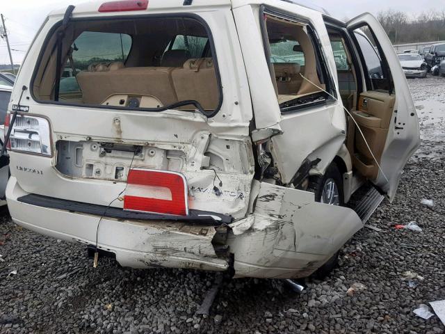 5LMFU27517LJ07071 - 2007 LINCOLN NAVIGATOR WHITE photo 4