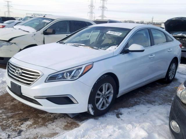 5NPE24AF5HH532482 - 2017 HYUNDAI SONATA SE WHITE photo 2