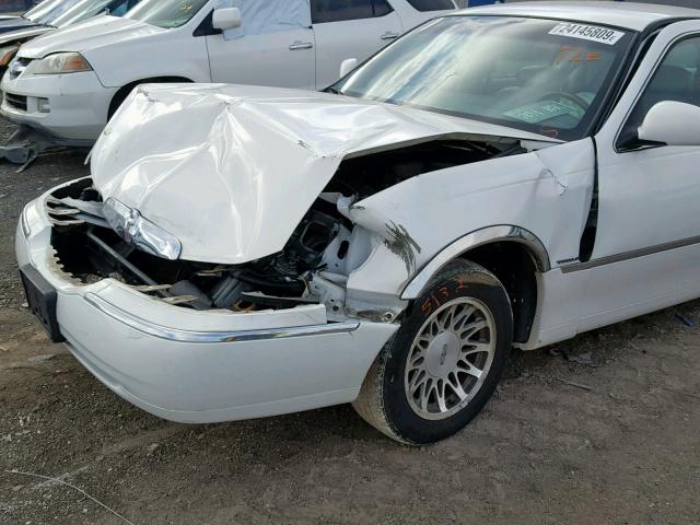 1LNHM82W21Y738923 - 2001 LINCOLN TOWN CAR S WHITE photo 9