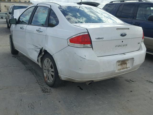 1FAHP35N98W165869 - 2008 FORD FOCUS SE WHITE photo 3