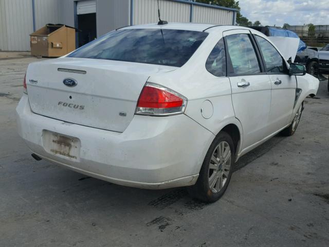 1FAHP35N98W165869 - 2008 FORD FOCUS SE WHITE photo 4