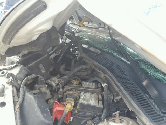 1FAHP35N98W165869 - 2008 FORD FOCUS SE WHITE photo 7