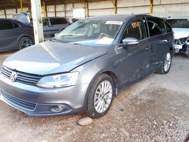 3VWLX7AJ9CM365980 - 2012 VOLKSWAGEN JETTA SEL GRAY photo 2