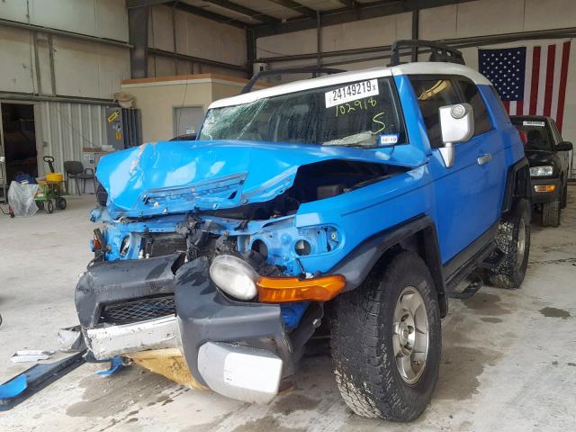 JTEBU11F880102918 - 2008 TOYOTA FJ CRUISER BLUE photo 2