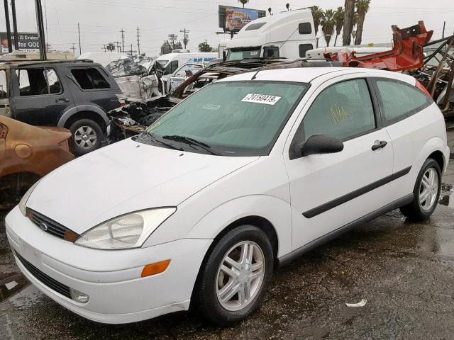 3FAFP31301R115687 - 2001 FORD FOCUS ZX3 WHITE photo 2