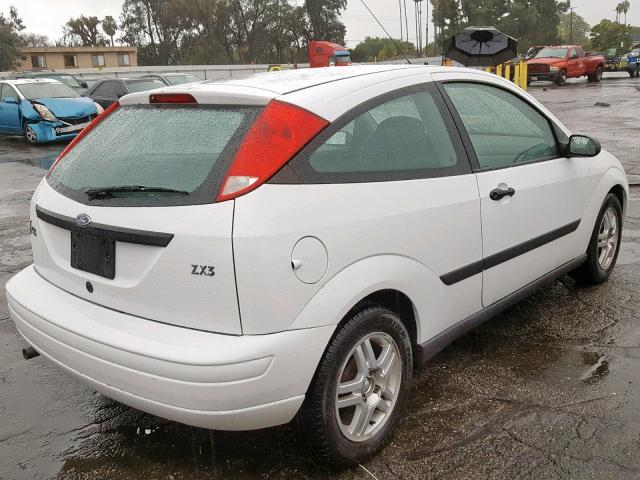 3FAFP31301R115687 - 2001 FORD FOCUS ZX3 WHITE photo 4