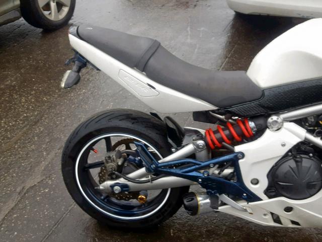 JKAEXEC119DA27388 - 2009 KAWASAKI EX650 C 白色 照片 6