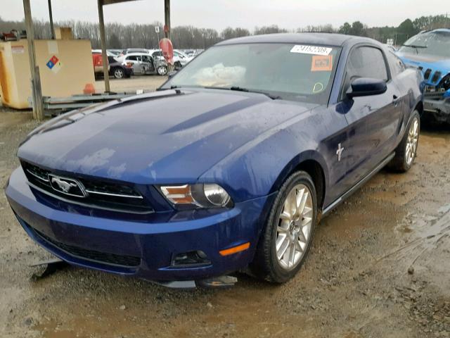 1ZVBP8AM8C5256363 - 2012 FORD MUSTANG BLUE photo 2