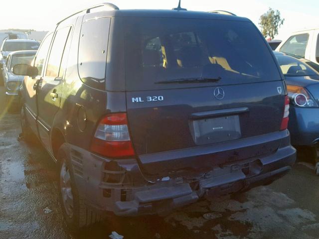 4JGAB54E02A338735 - 2002 MERCEDES-BENZ ML 320 BLUE photo 3