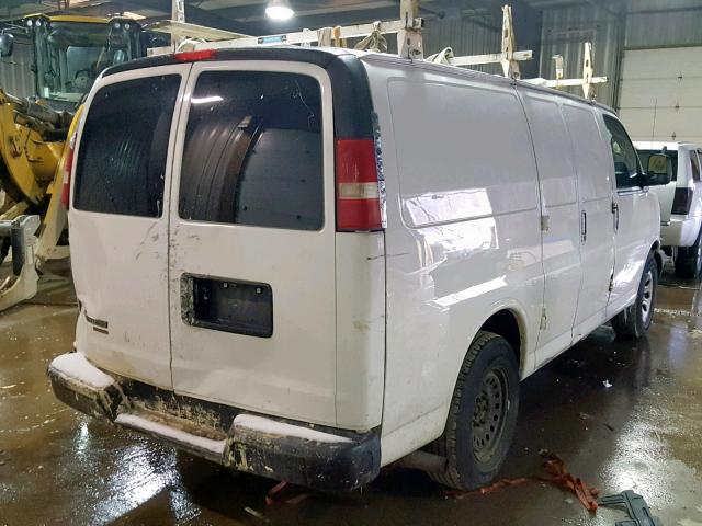 1GCSGAFX0B1112857 - 2011 CHEVROLET EXPRESS G1 WHITE photo 4