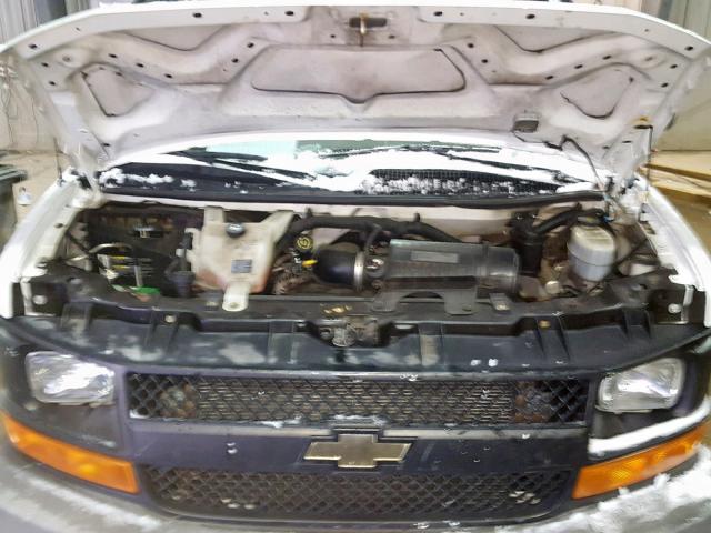 1GCSGAFX0B1112857 - 2011 CHEVROLET EXPRESS G1 WHITE photo 7