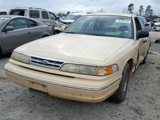 2FALP74W5TX129699 - 1996 FORD CROWN VICT YELLOW photo 2