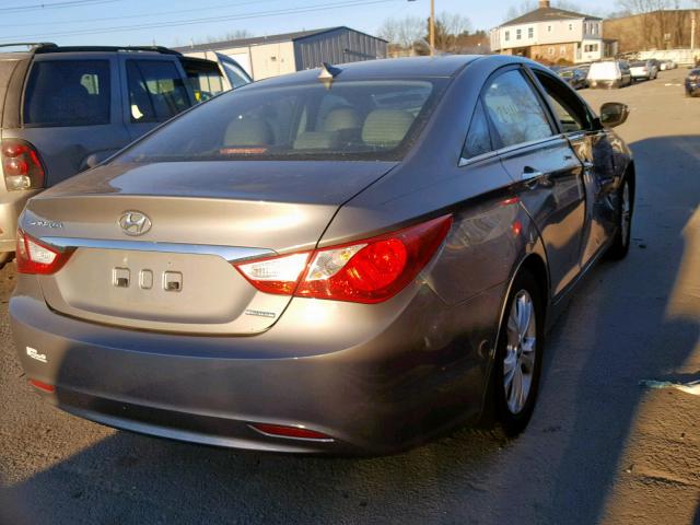 5NPEC4AC9DH552750 - 2013 HYUNDAI SONATA SE GRAY photo 4