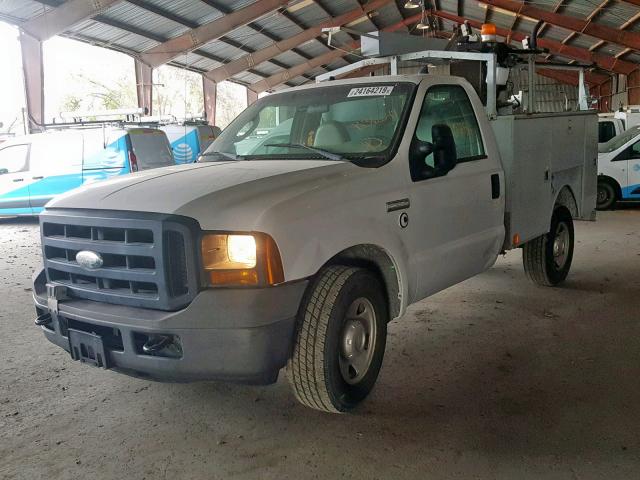 1FDSF30586EB36341 - 2006 FORD F350 SRW S WHITE photo 2