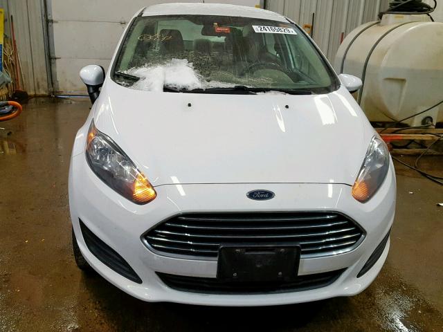 3FADP4BJ2FM147829 - 2015 FORD FIESTA SE WHITE photo 9