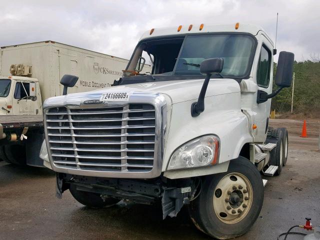 3AKJGEDV2FSGB2139 - 2015 FREIGHTLINER CASCADIA 1 WHITE photo 2