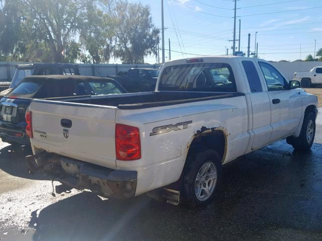 1D7HW22K97S256573 - 2007 DODGE DAKOTA ST WHITE photo 4