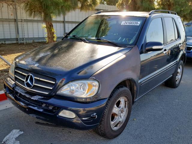 4JGAB54E82A361518 - 2002 MERCEDES-BENZ ML 320 BLUE photo 2