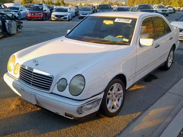 WDBJF55FXTJ014143 - 1996 MERCEDES-BENZ E 320 WHITE photo 2