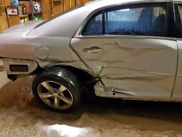 1G1ZC5E0XCF386358 - 2012 CHEVROLET MALIBU 1LT SILVER photo 9