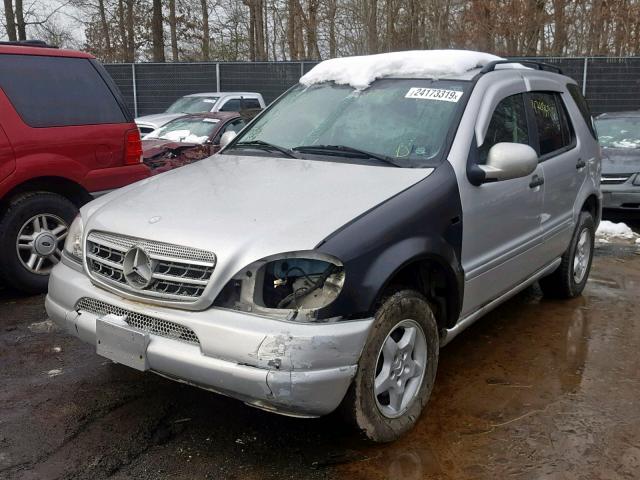 4JGAB54E11A258696 - 2001 MERCEDES-BENZ ML 320 SILVER photo 2