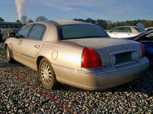 1LNHM82W93Y640295 - 2003 LINCOLN TOWN CAR S TAN photo 3