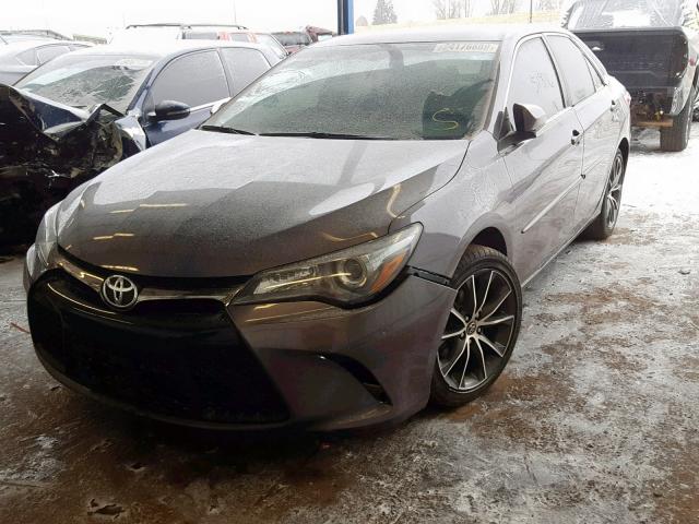 4T1BF1FK1FU477443 - 2015 TOYOTA CAMRY LE GRAY photo 2