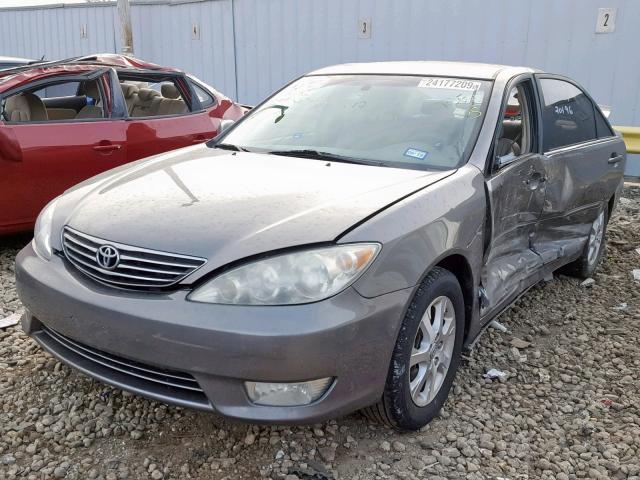 4T1BF30KX6U636075 - 2006 TOYOTA CAMRY LE GRAY photo 2