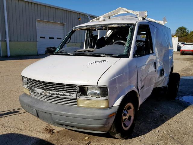 1GCDM19X92B112556 - 2002 CHEVROLET ASTRO WHITE photo 2