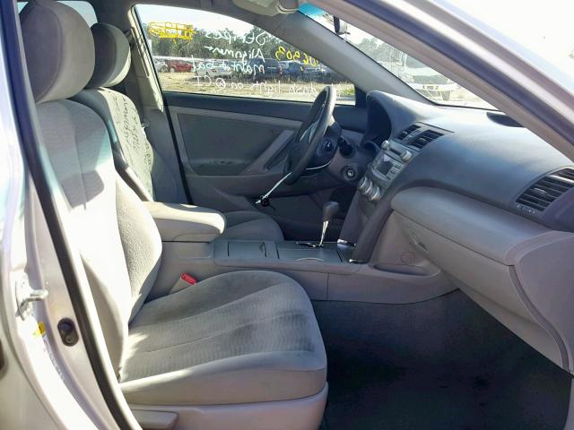 4T1BK3EK0BU613404 - 2011 TOYOTA CAMRY SE SILVER photo 5