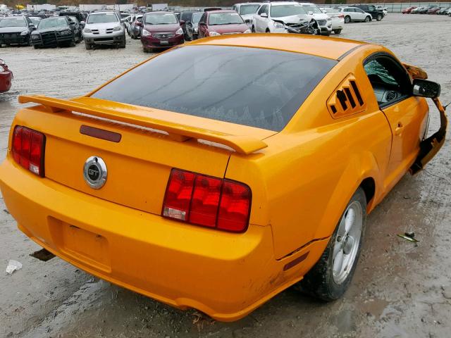 1ZVHT82H485110220 - 2008 FORD MUSTANG GT YELLOW photo 4