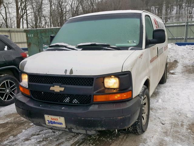 1GCUGADX6A1162706 - 2010 CHEVROLET EXPRESS G1 WHITE photo 2