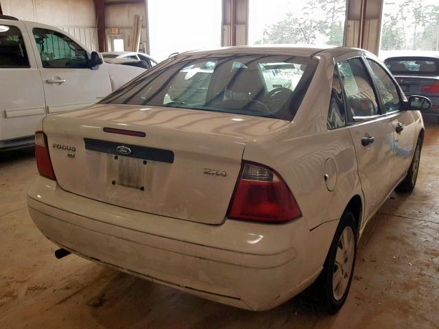 1FAHP34N86W234551 - 2006 FORD FOCUS ZX4 WHITE photo 4